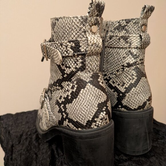 Snakeskin Faux leather heeled boots - Picture 5 of 10